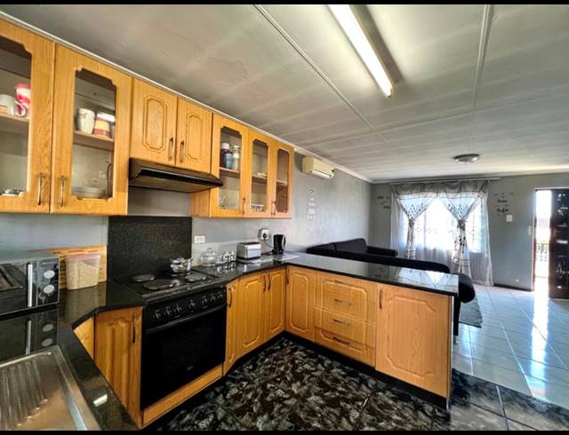 2 BEDROOM TOWNHOUSE FOR SALE IN LINCOLN MEADE